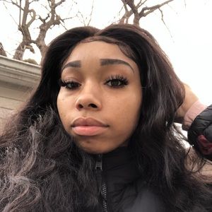 Meet your Posher, Desiree